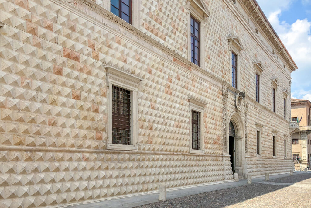 Palazzo dei Diamanti